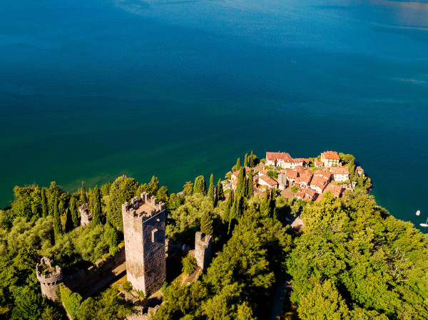 https://www.johnnyandpreslee.com/wp-content/uploads/2025/11/varenna1.jpg